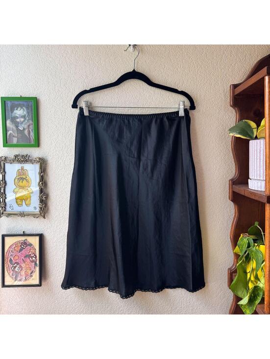 Maidenform Dresses & Skirts - Vintage Y2K Whimsygoth Grunge Goth Midi Lace Slip Skirt